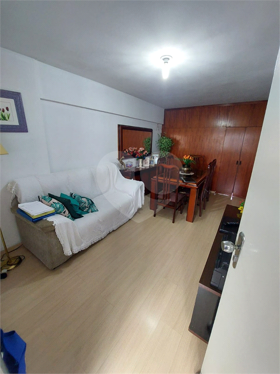 Apartamento à venda com 2 quartos, 60m² - Foto 18