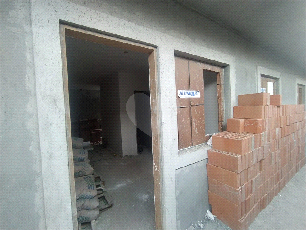 APARTAMENTOS EM CONDOMINIO FECHADO COM 01 E 02 DORMITÓRIOS E GARAGEM PARA VENDA NA CASA VERDE
