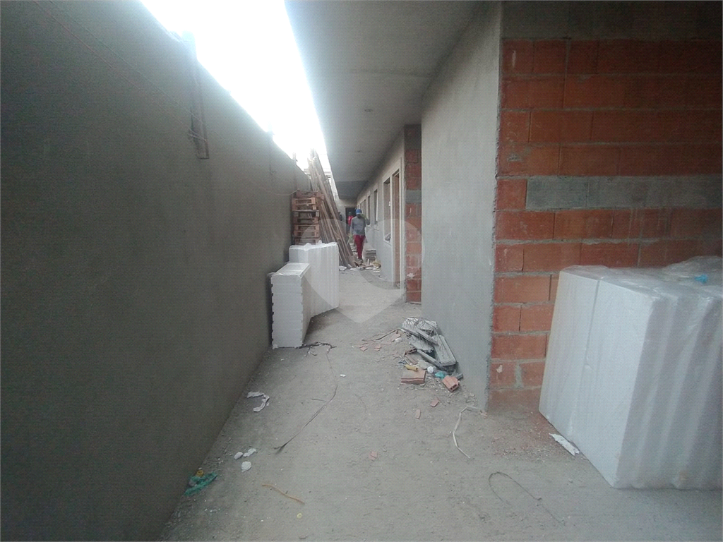 APARTAMENTOS EM CONDOMINIO FECHADO COM 01 E 02 DORMITÓRIOS E GARAGEM PARA VENDA NA CASA VERDE