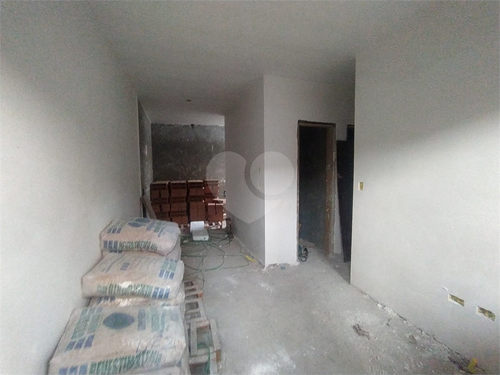 APARTAMENTOS EM CONDOMINIO FECHADO COM 01 E 02 DORMITÓRIOS E GARAGEM PARA VENDA NA CASA VERDE
