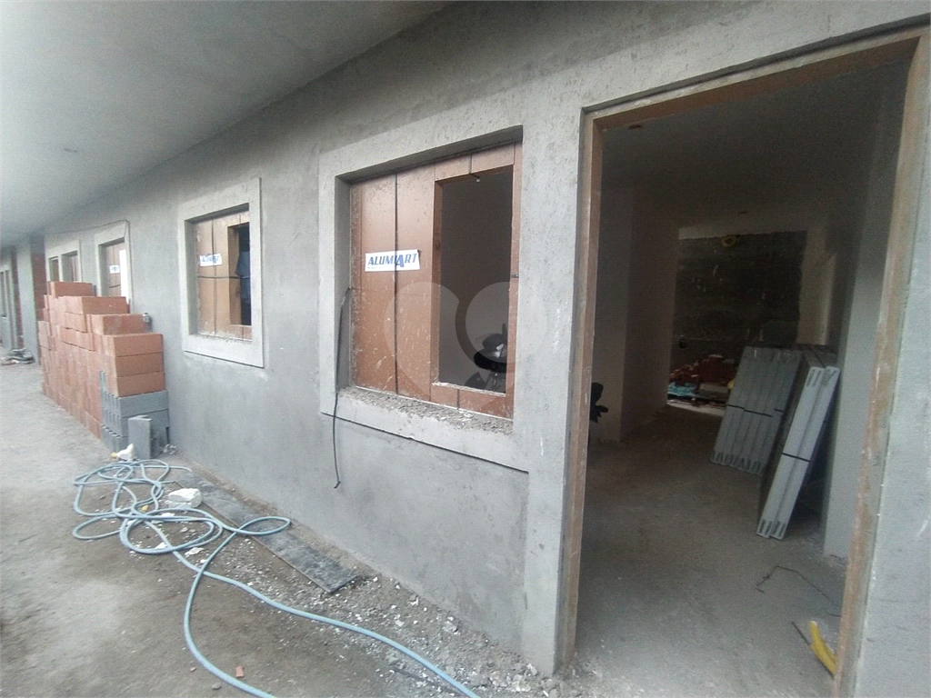 APARTAMENTOS EM CONDOMINIO FECHADO COM 01 E 02 DORMITÓRIOS E GARAGEM PARA VENDA NA CASA VERDE