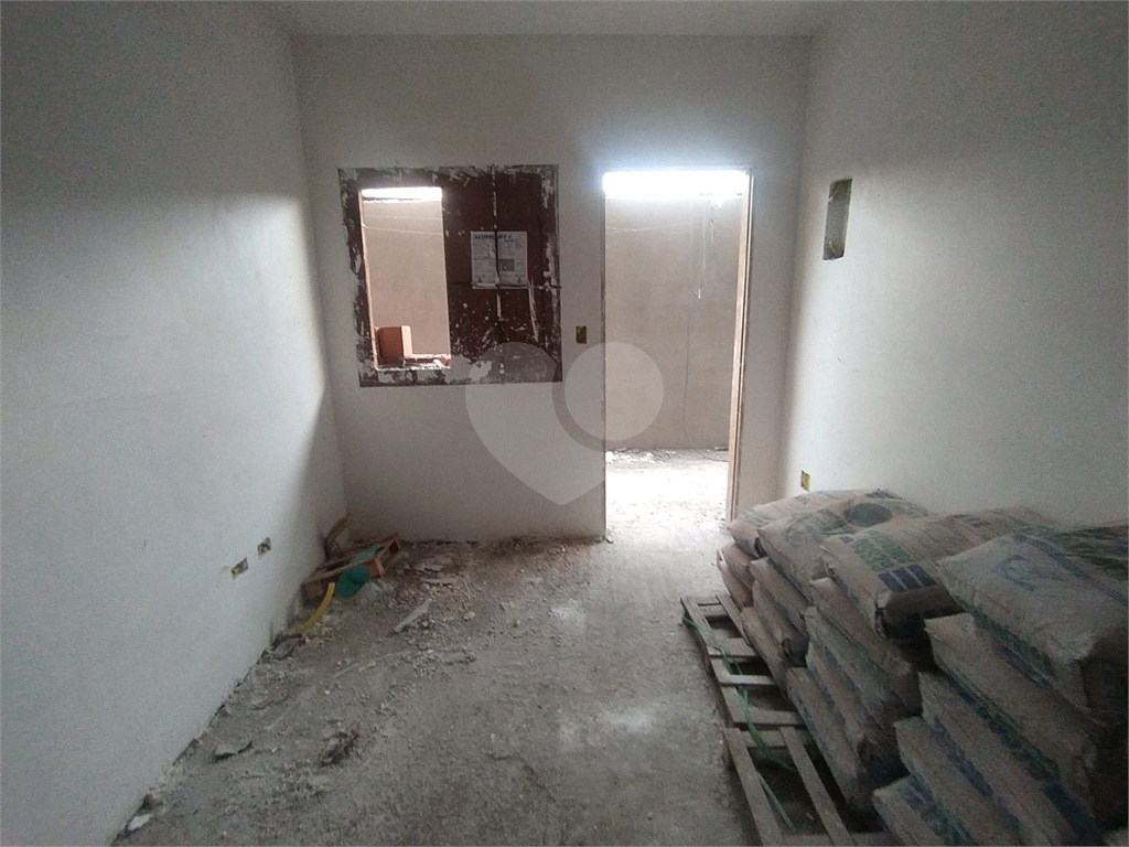 APARTAMENTOS EM CONDOMINIO FECHADO COM 01 E 02 DORMITÓRIOS E GARAGEM PARA VENDA NA CASA VERDE