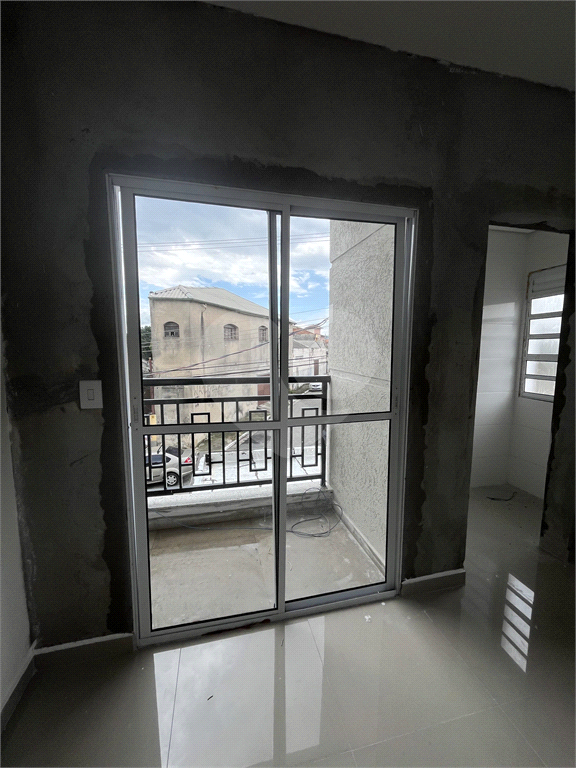 APARTAMENTOS EM CONDOMINIO FECHADO COM 01 E 02 DORMITORIOS E GARAGEM PARA VENDA NA CASA VERDE