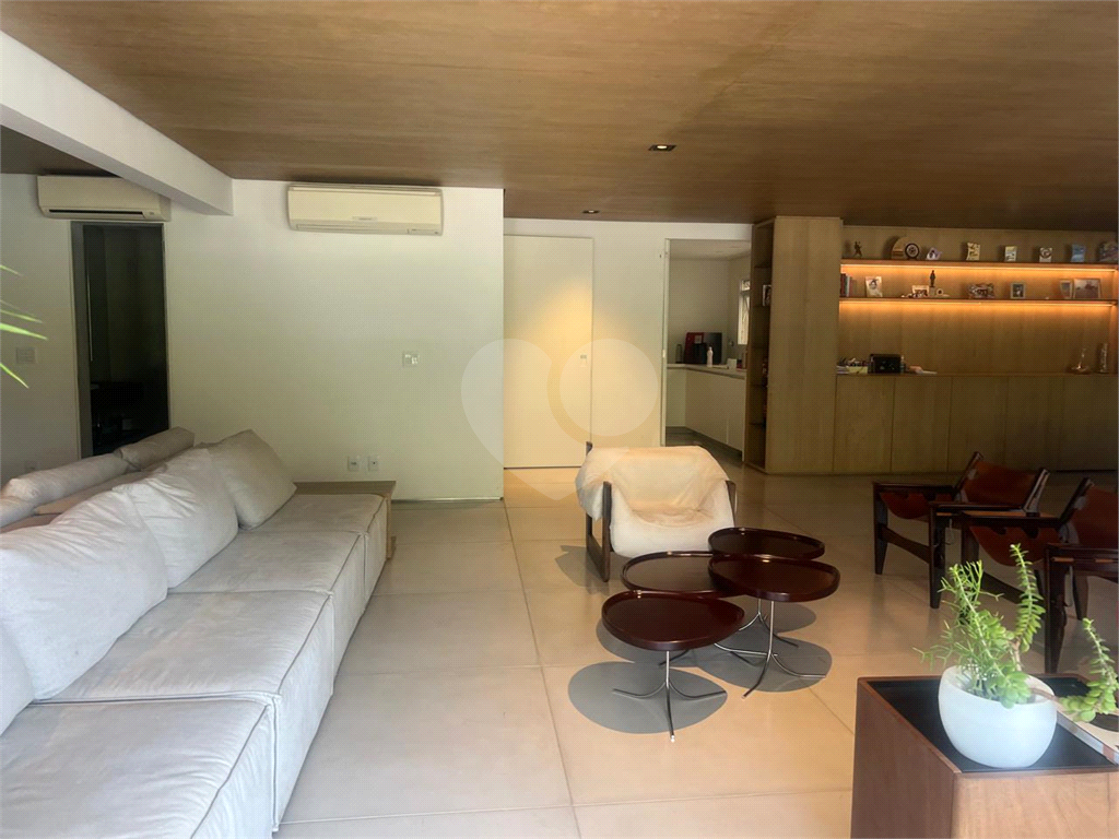 Luxo e Exclusividade - Apartamento a venda mobiliado no Boulevard Santana
