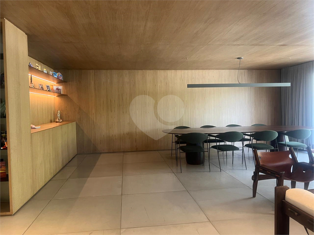Luxo e Exclusividade - Apartamento a venda mobiliado no Boulevard Santana