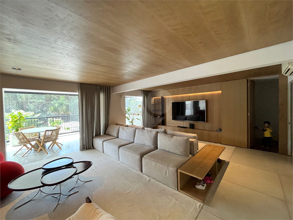 Luxo e Exclusividade - Apartamento a venda mobiliado no Boulevard Santana
