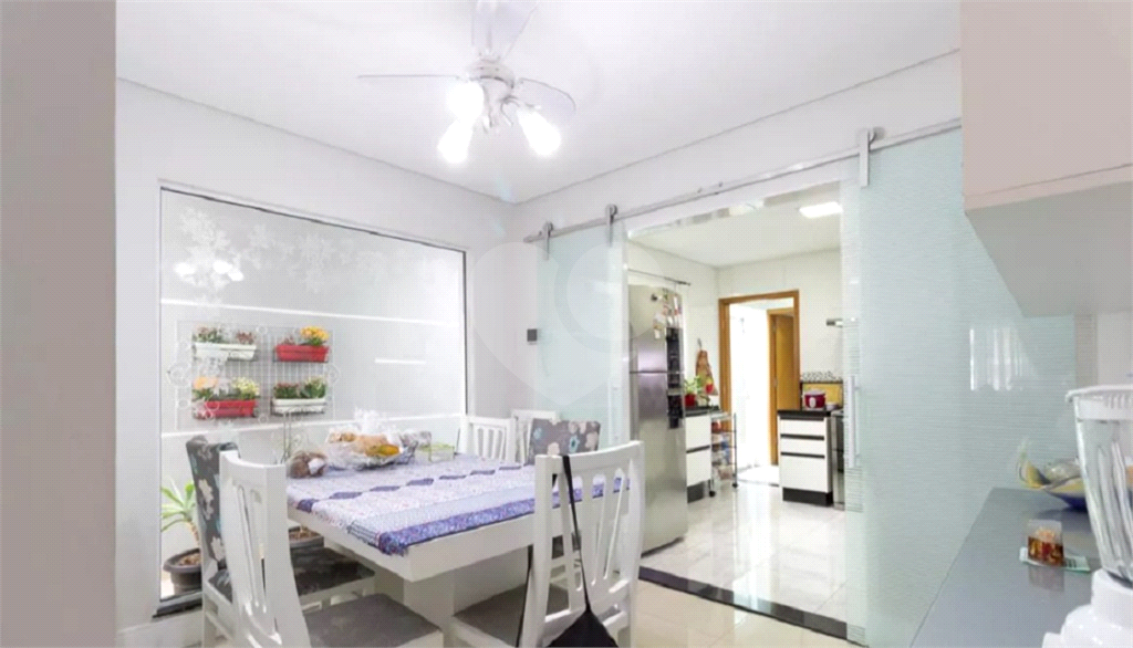  Sobrado à venda com 180m² e 3 dormitórios, localizado no bairro do Jaçana.