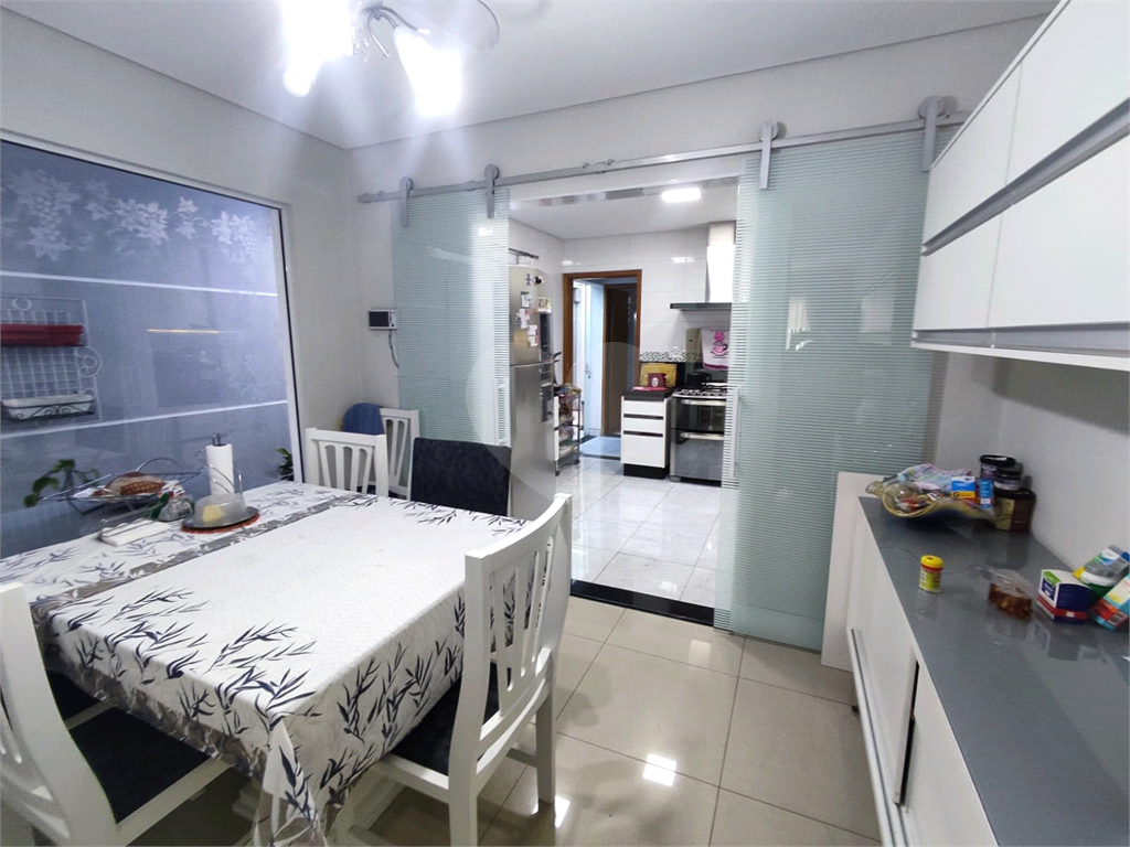  Sobrado à venda com 180m² e 3 dormitórios, localizado no bairro do Jaçana.