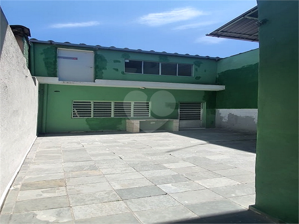 Sobrado 117 metros 3 dormitórios 2 vagas. 