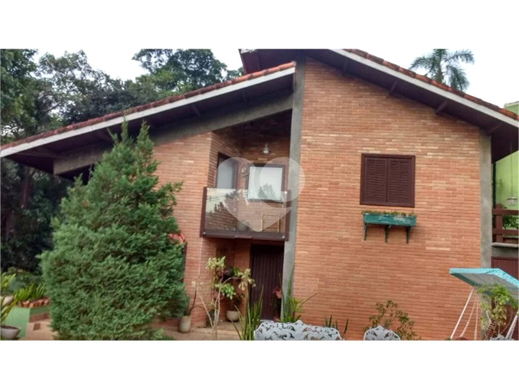 Casa de Condomínio à venda com 3 quartos, 269m² - Foto 1