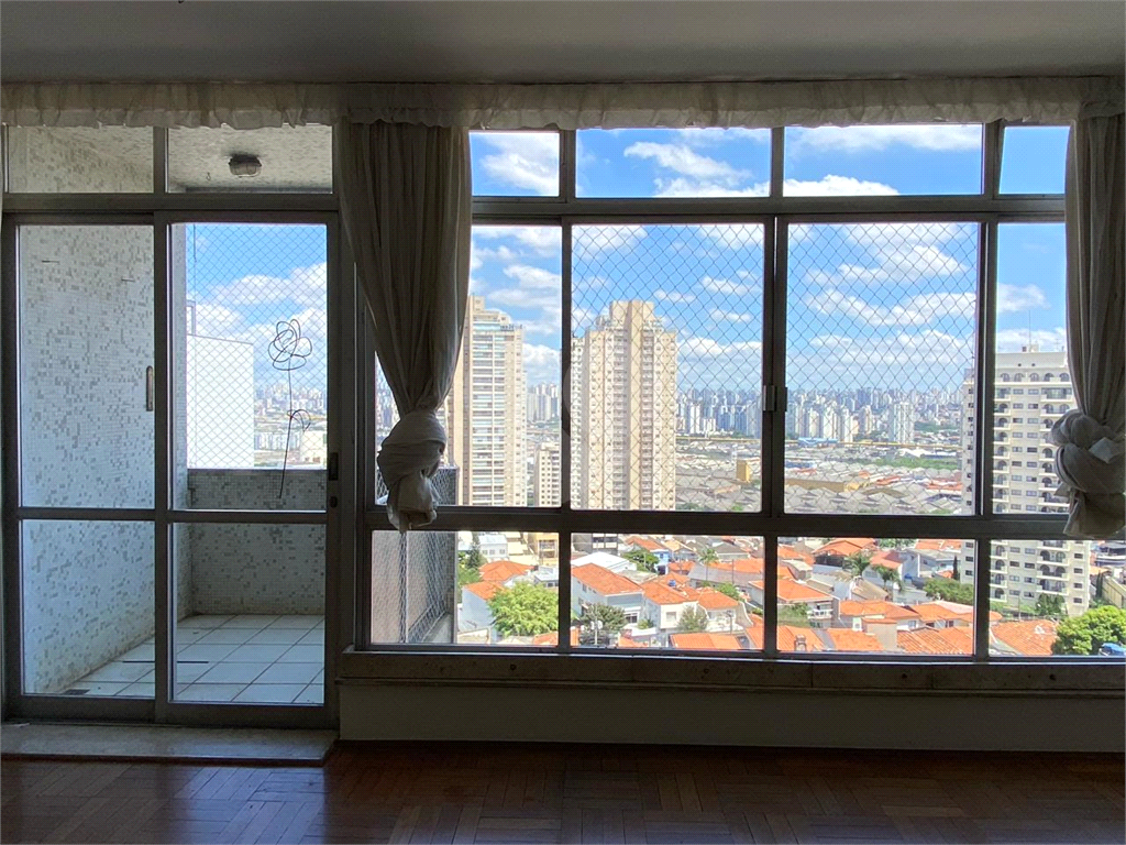 Apartamento à Venda | 327 m² | 4 dormitórios (1 suíte) | 2 vagas na Mooca!