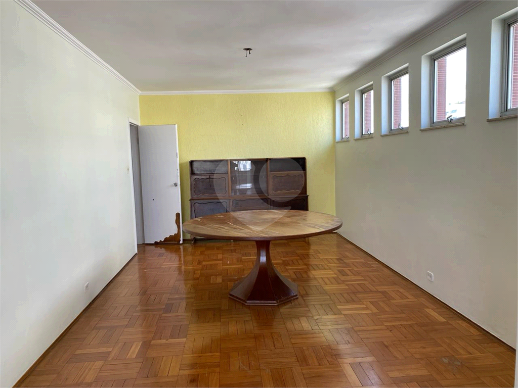 Apartamento à Venda | 327 m² | 4 dormitórios (1 suíte) | 2 vagas na Mooca!