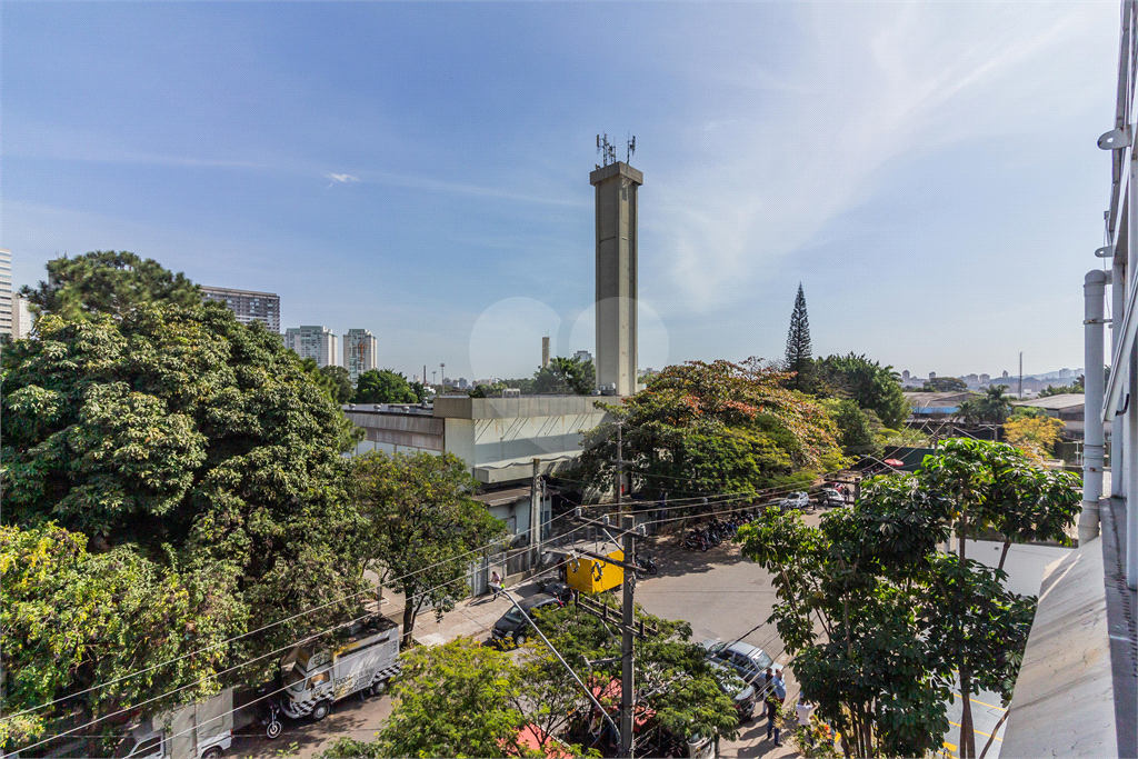 PRÉDIO COMERCIAL À VENDA OU LOCAÇÃO COM 3 PAVIMENTOS NA BARRA FUNDA.