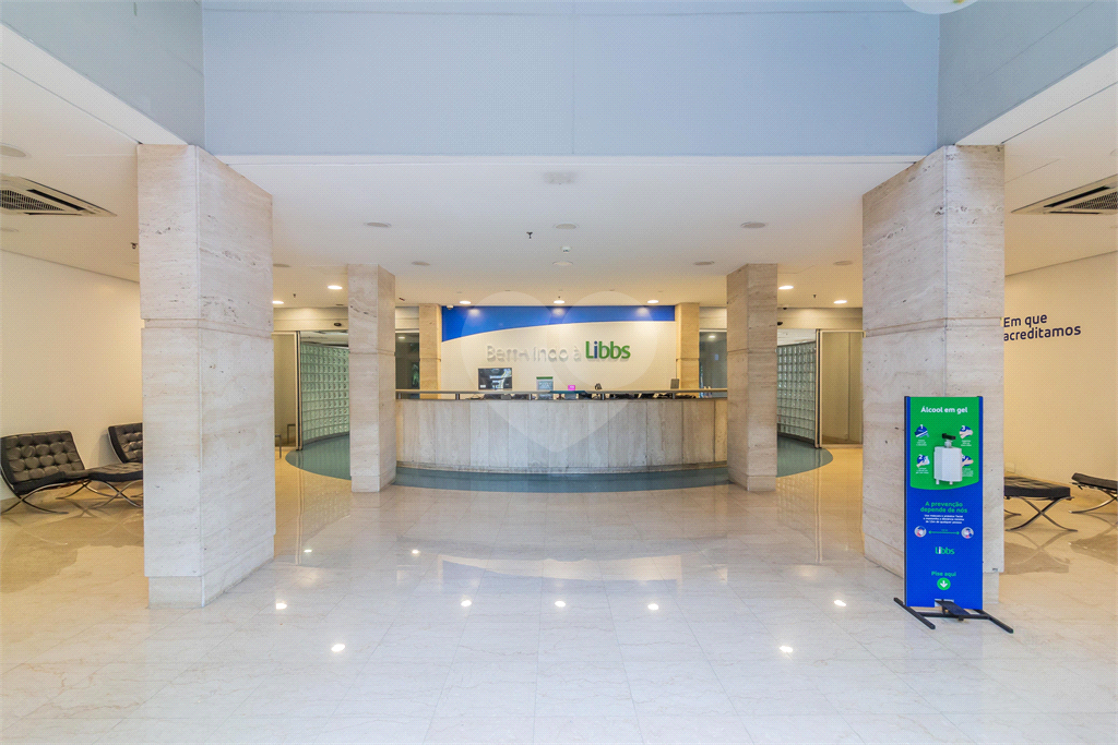 PRÉDIO COMERCIAL À VENDA OU LOCAÇÃO COM 3 PAVIMENTOS NA BARRA FUNDA.