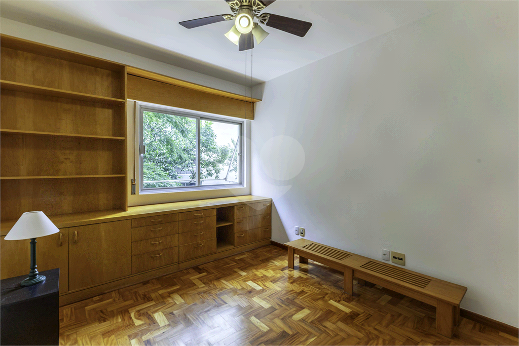 Apartamento com 100 m², 2 dormitórios, 1 vaga nos Jardins-SP