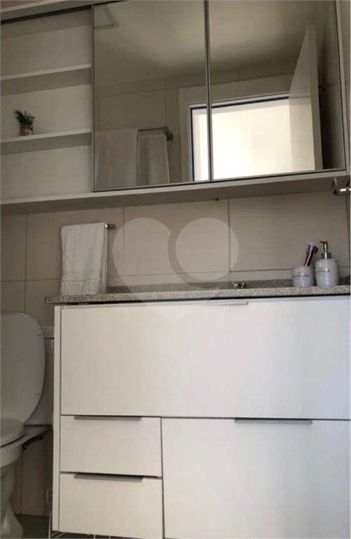 Apartamento à venda na Vila Mariana de 70,05m² com 2 dormitórios, 1 suíte e 2 vagas. 