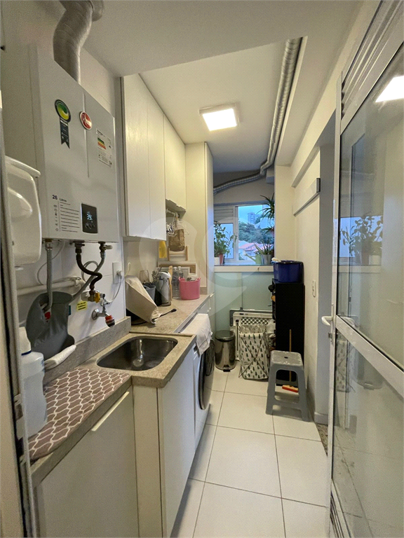 Apartamento à venda na Vila Mariana de 70,05m² com 2 dormitórios, 1 suíte e 2 vagas. 