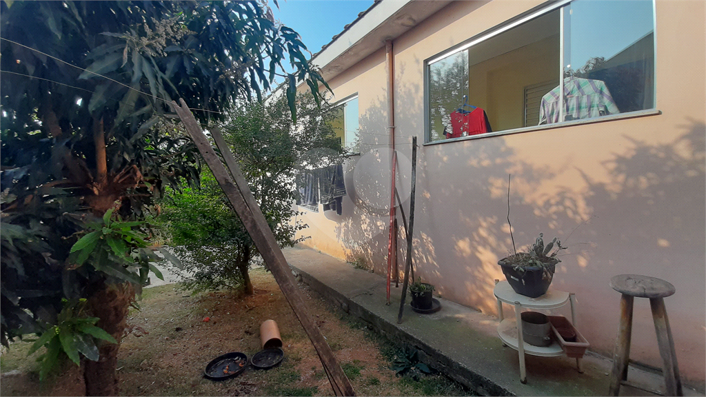 São 3 casas, próximo ao metrô Parada Inglesa, próximo a comércios da região.