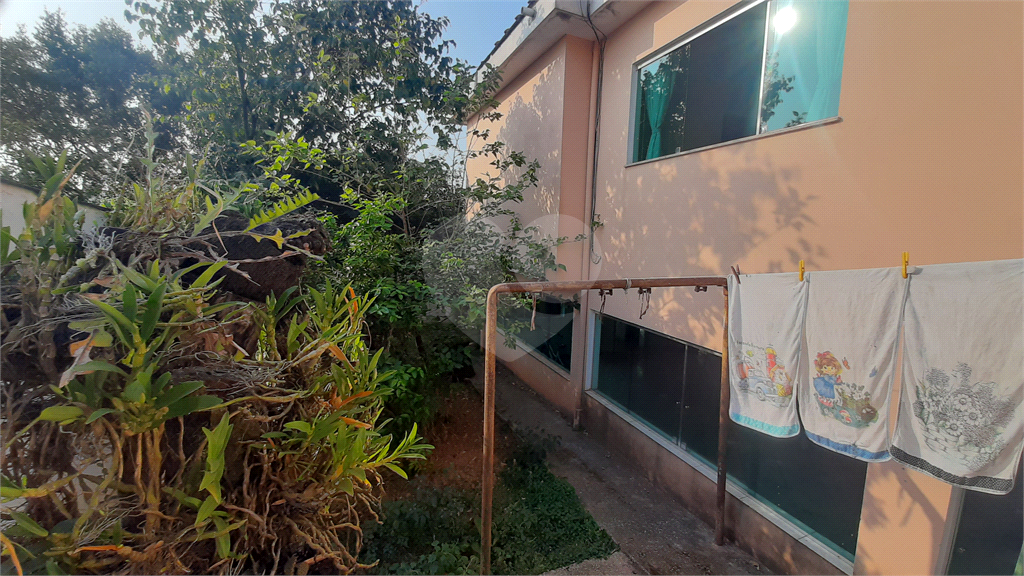 São 3 casas, próximo ao metrô Parada Inglesa, próximo a comércios da região.