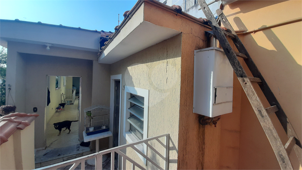 São 3 casas, próximo ao metrô Parada Inglesa, próximo a comércios da região.