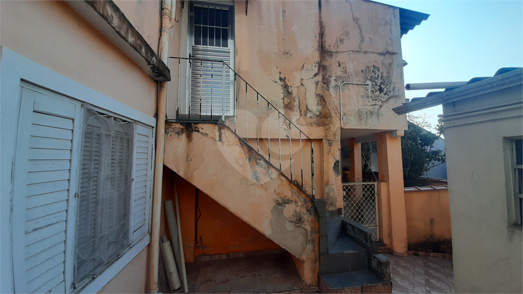 São 3 casas, próximo ao metrô Parada Inglesa, próximo a comércios da região.