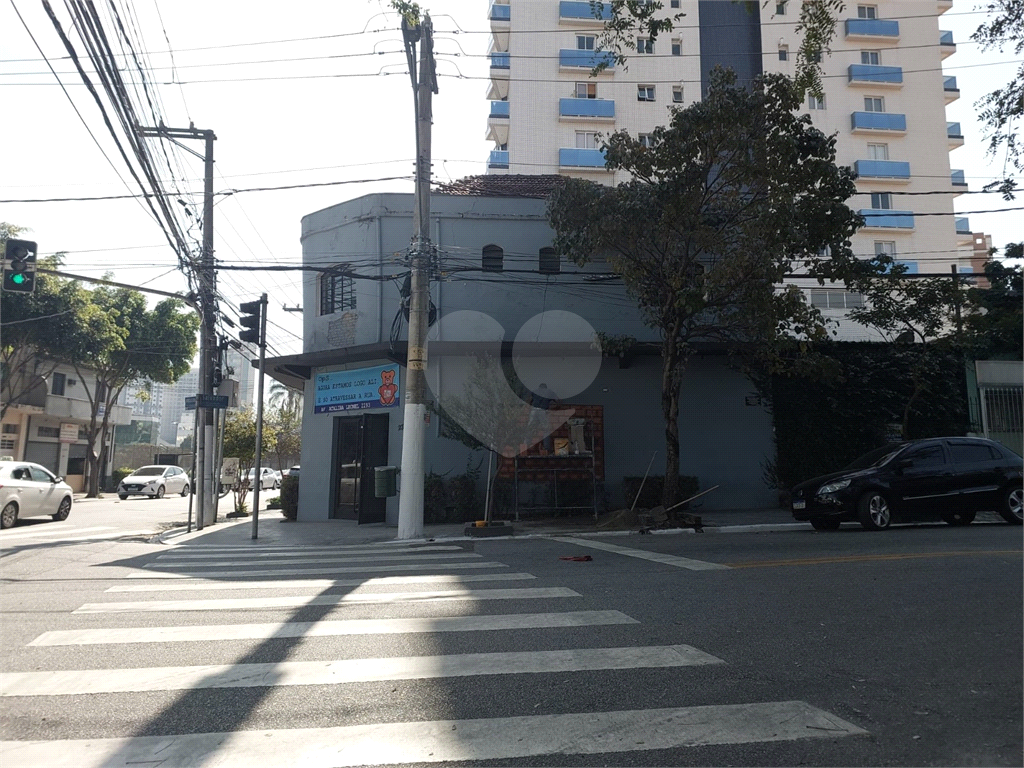 Prédio de esquina com 300M², localizado em região estratégica na :Parada Inglesa