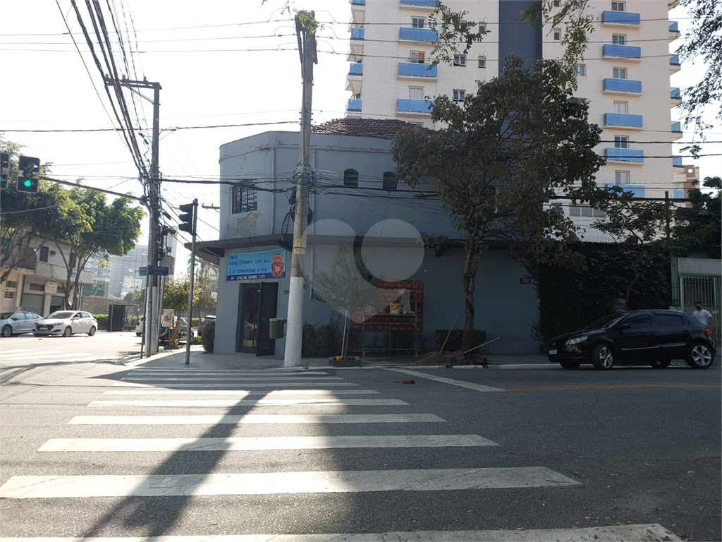 Prédio de esquina com 300M², localizado em região estratégica na :Parada Inglesa