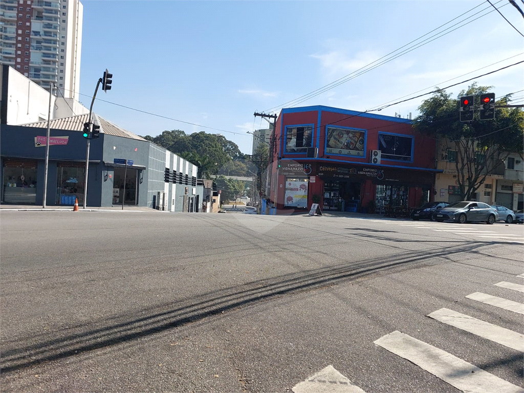 Prédio de esquina com 300M², localizado em região estratégica na :Parada Inglesa