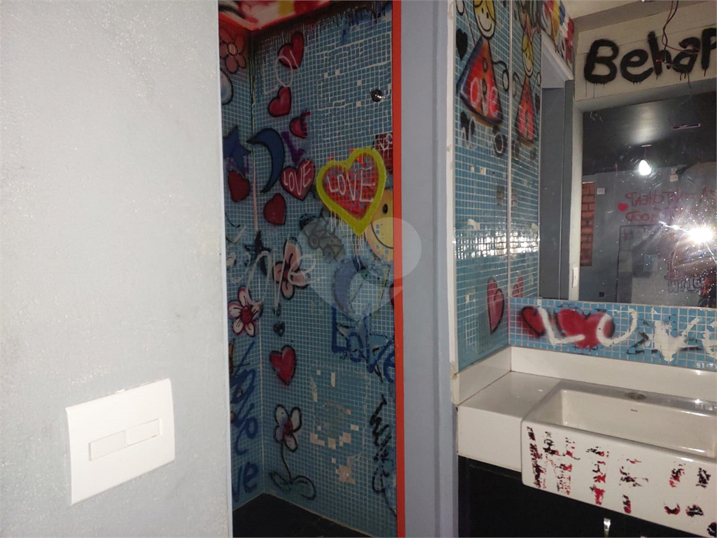 Prédio de esquina com 300M², localizado em região estratégica na :Parada Inglesa