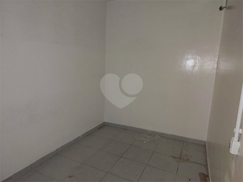 Prédio de esquina com 300M², localizado em região estratégica na :Parada Inglesa