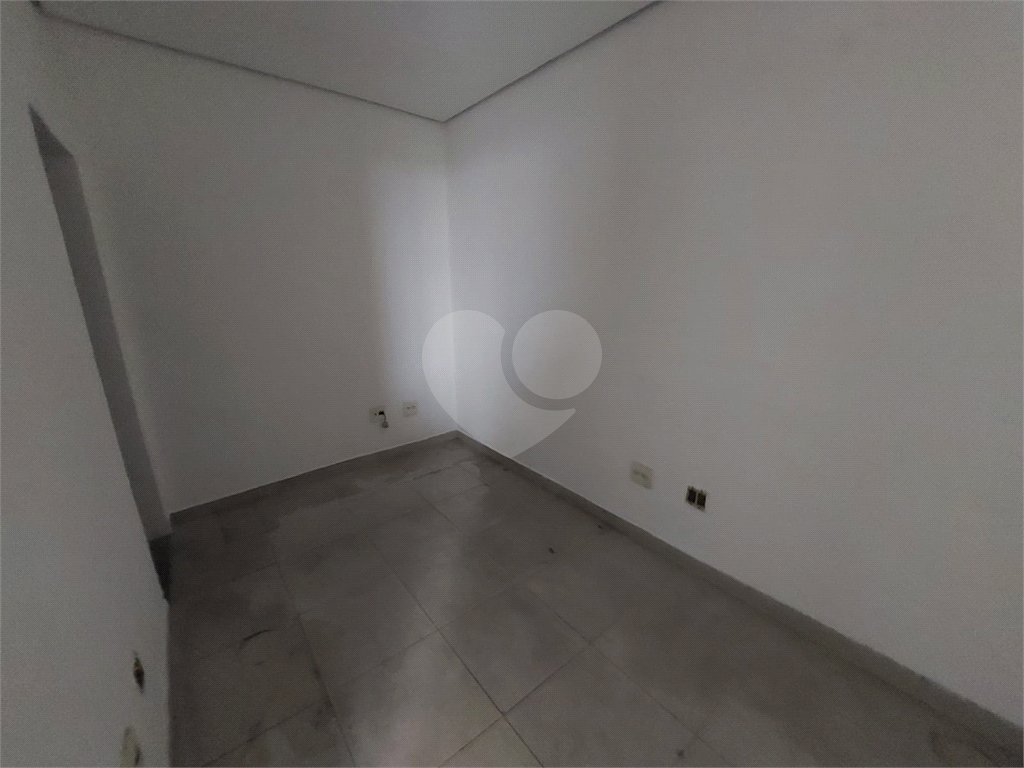 Prédio de esquina com 300M², localizado em região estratégica na :Parada Inglesa