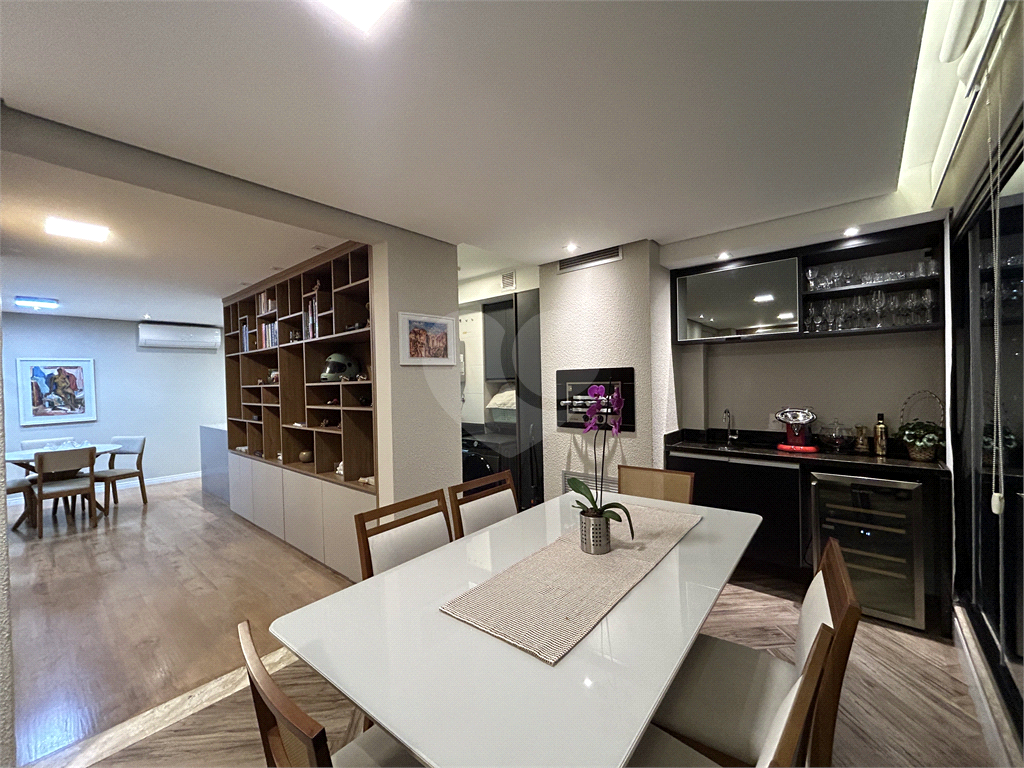 Apartamento à venda na Barra Funda de 94m² com 03 dormitórios sendo 2 suítes e 2 vagas. 