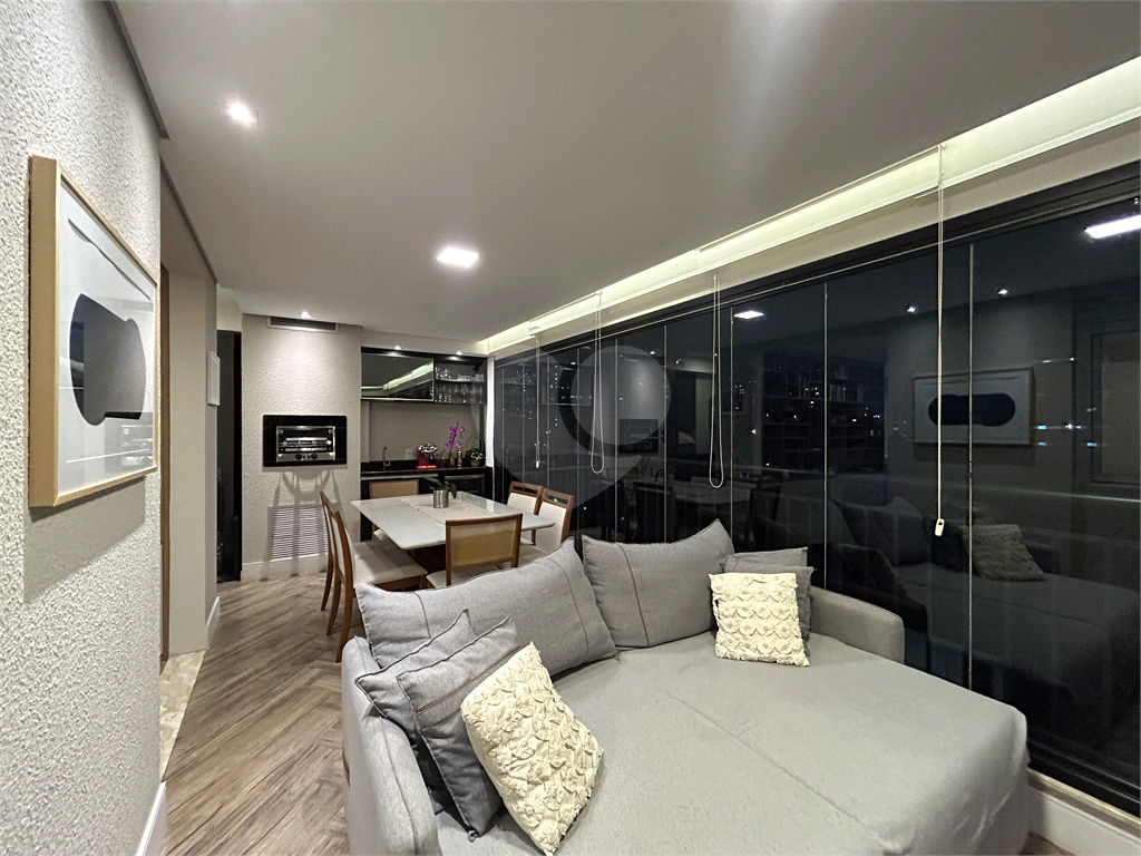 Apartamento à venda na Barra Funda de 94m² com 03 dormitórios sendo 2 suítes e 2 vagas. 