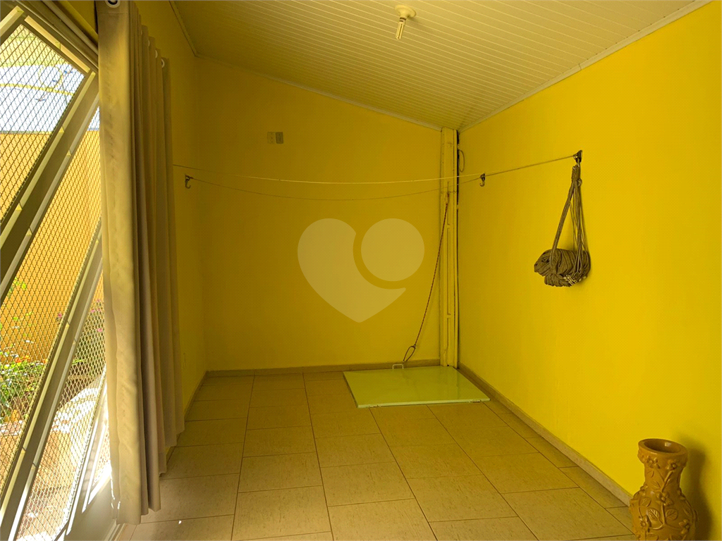 Casa à venda com 3 quartos, 100m² - Foto 1