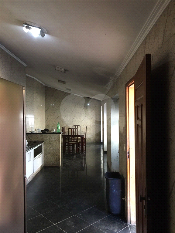 Casa no condomínio  em Embu  740 m² 