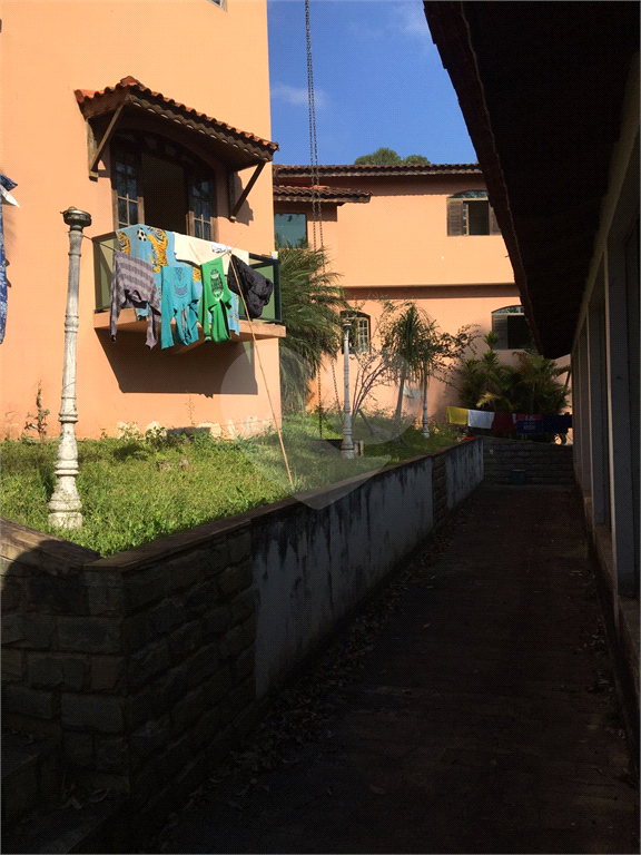 Casa no condomínio  em Embu  740 m² 