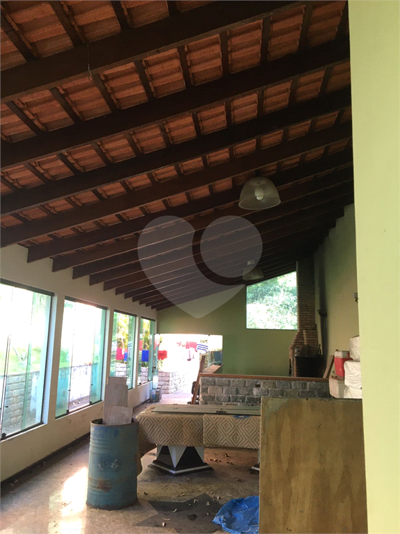 Casa no condomínio  em Embu  740 m² 