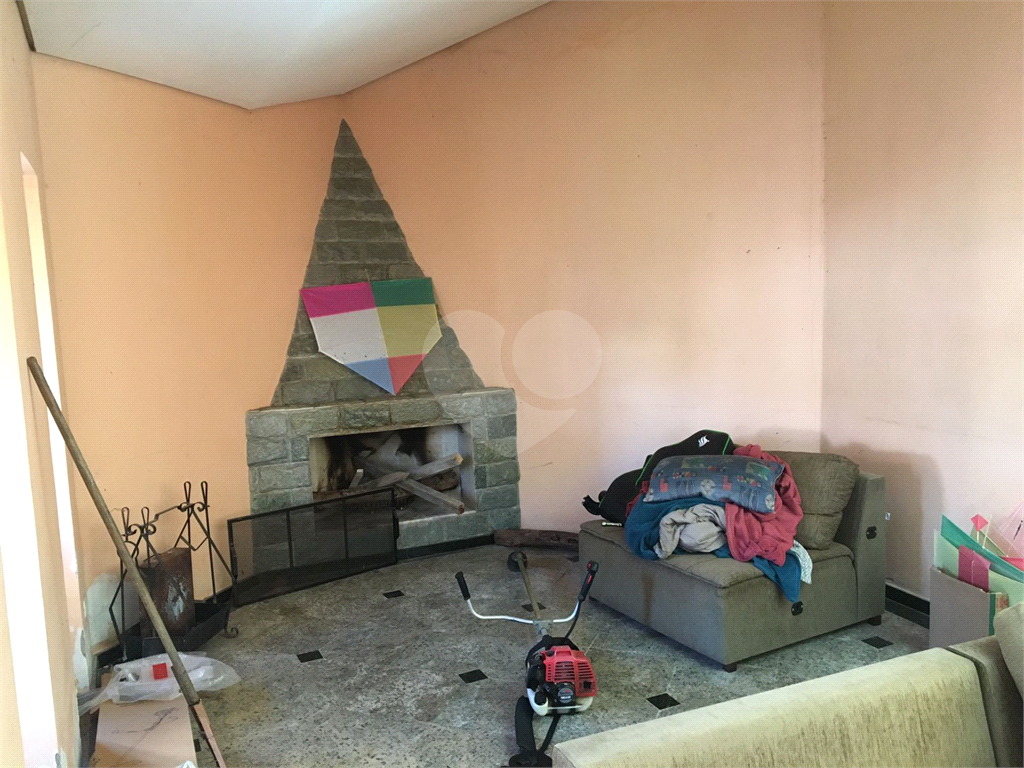 Casa no condomínio  em Embu  740 m² 