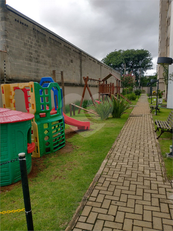 Apartamento com 3 dormitórios e vaga de garagem.