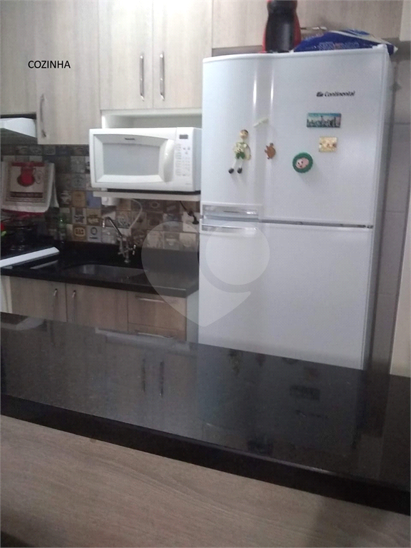 Apartamento com 3 dormitórios e vaga de garagem.