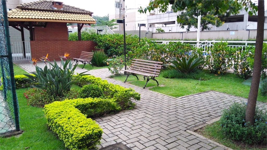 Apartamento com 3 dormitórios e vaga de garagem.