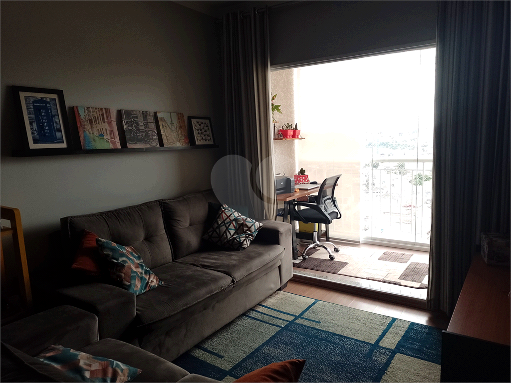 Apartamento com 3 dormitórios e vaga de garagem.
