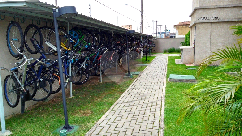 Apartamento com 3 dormitórios e vaga de garagem.