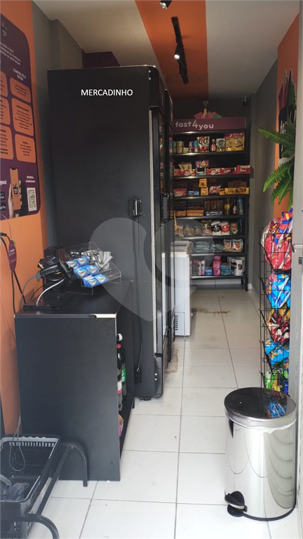 Apartamento com 3 dormitórios e vaga de garagem.