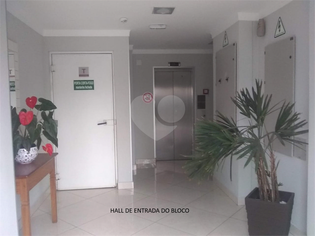 Apartamento com 3 dormitórios e vaga de garagem.