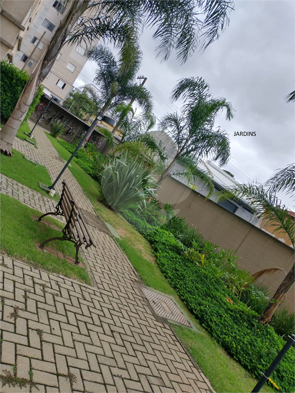Apartamento com 3 dormitórios e vaga de garagem.