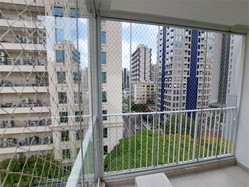 APARTAMENTO em MOEMA