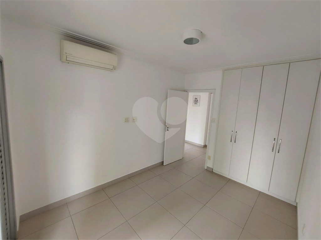 APARTAMENTO em MOEMA