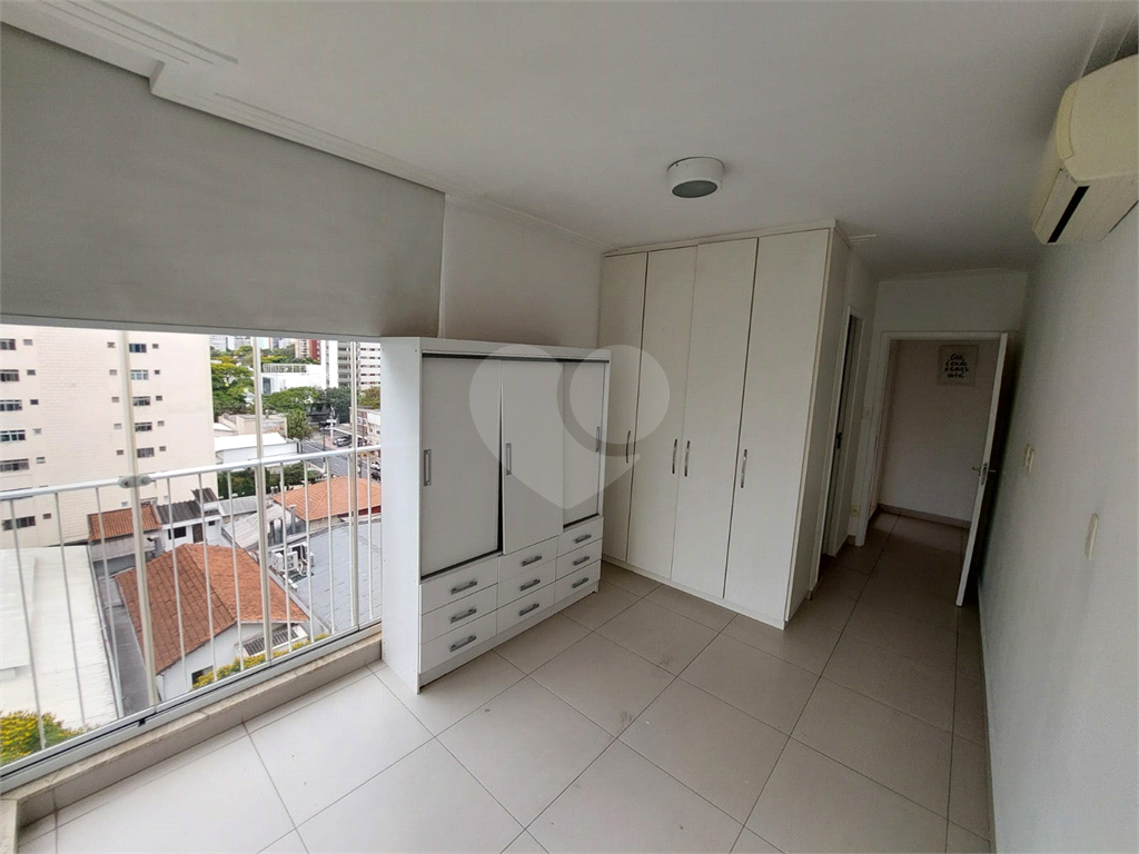 APARTAMENTO em MOEMA