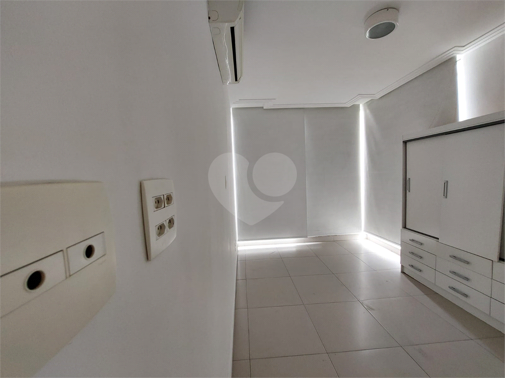 APARTAMENTO em MOEMA